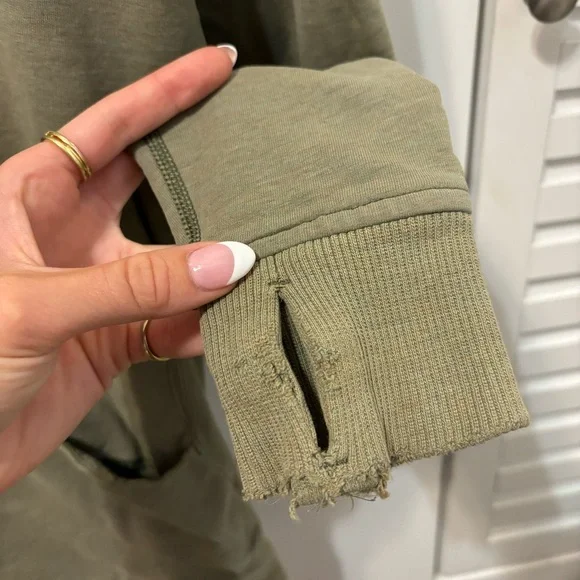 Lululemon On The Daily Hoodie
Heathered Fatigue Fog - Picture 8 of 12